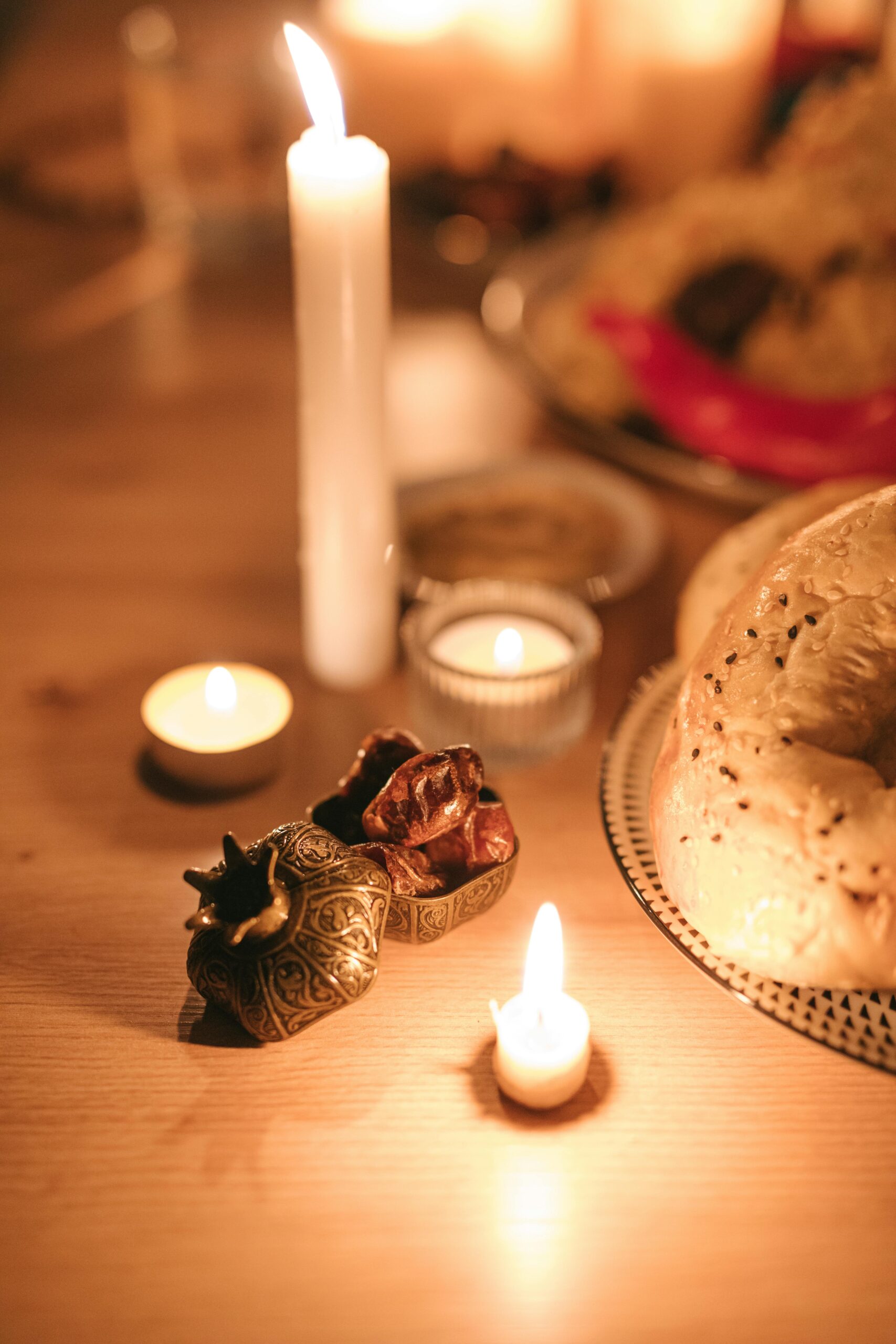 Cozy scene of a Ramadan iftar table with candles and traditional food, creating a warm ambiance.